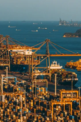 Ngành vận tải biển toàn cầu sẽ có 'biến' lớn ngay đầu năm 2025, các cảng biển của Việt Nam bị ảnh hưởng ra sao?