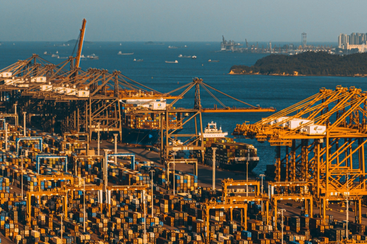 Ngành vận tải biển toàn cầu sẽ có 'biến' lớn ngay đầu năm 2025, các cảng biển của Việt Nam bị ảnh hưởng ra sao?