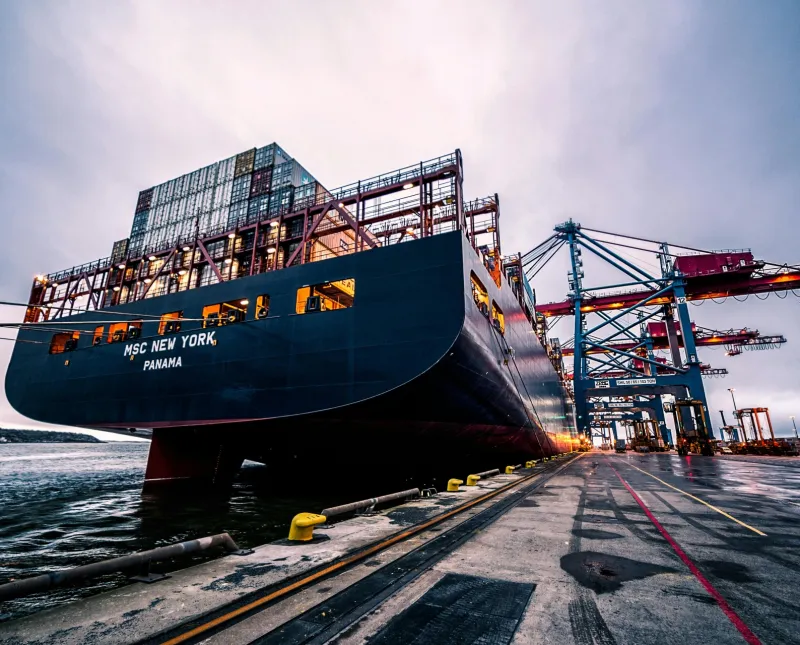 Tận tâm với khách hàng